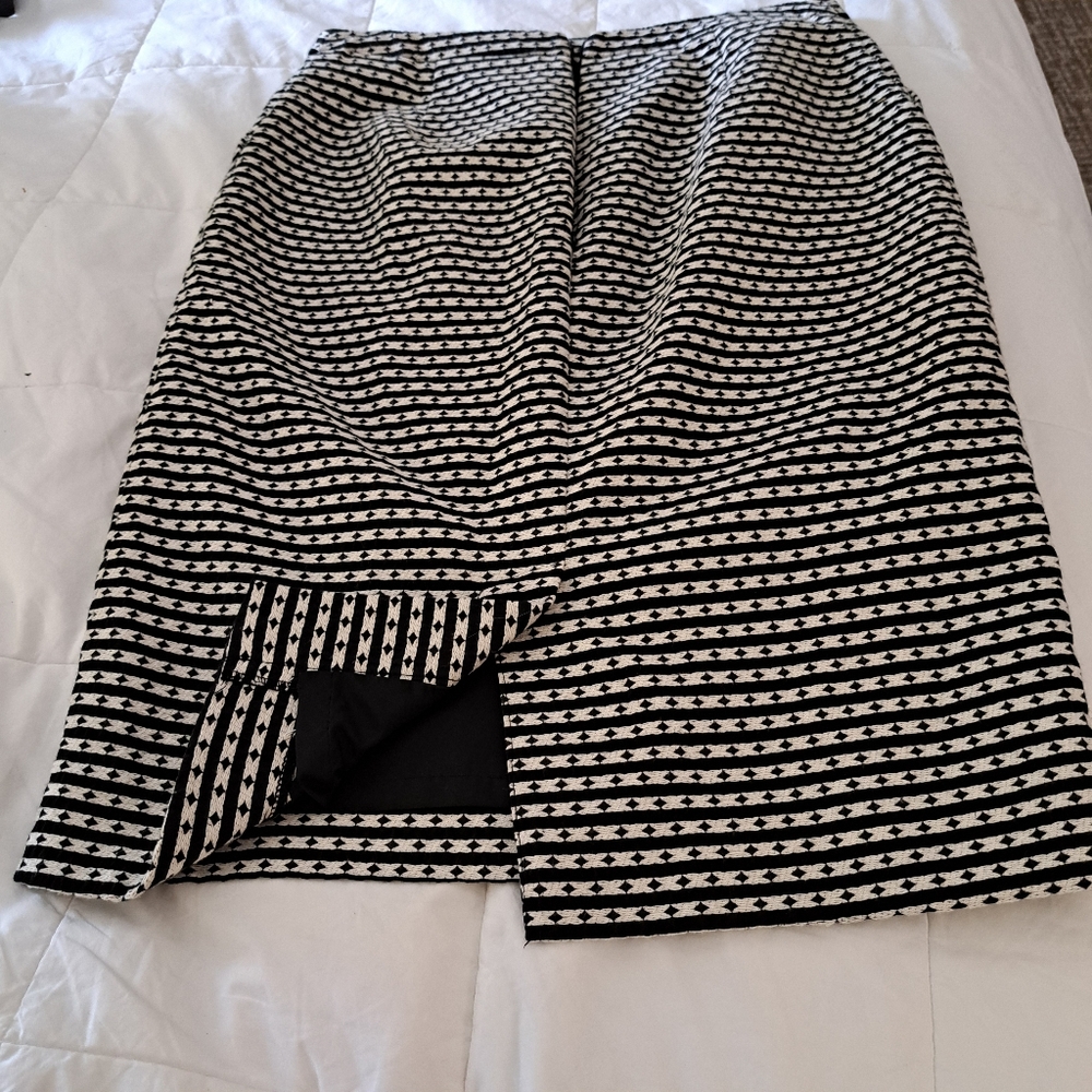 A35 Merona Size 4 Pencil Skirt Black Cream stripes with diamond pattern - Picture 3 of 6